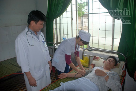 Đâm xe vào CSGT rồi tiếp tục xông vào bệnh viện tìm đánh ảnh 1 Đâm xe vào CSGT rồi tiếp tục xông vào bệnh viện tìm đánh ảnh 1