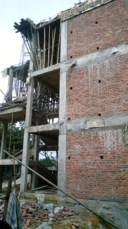 Sập giàn giáo, 5 người thương vong ảnh 2 Sập giàn giáo, 5 người thương vong ảnh 2