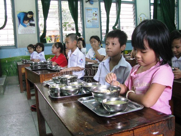 Vụ nhà bếp “ăn cắp” thức ăn của học sinh tiểu học: Hiệu trưởng đổ vấy hiệu phó ảnh 1 Vụ nhà bếp “ăn cắp” thức ăn của học sinh tiểu học: Hiệu trưởng đổ vấy hiệu phó ảnh 1