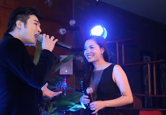 Ngọc Anh diện váy xẻ V táo bạo khoe vòng 1 hững hờ ảnh 1 Ngọc Anh diện váy xẻ V táo bạo khoe vòng 1 hững hờ ảnh 1