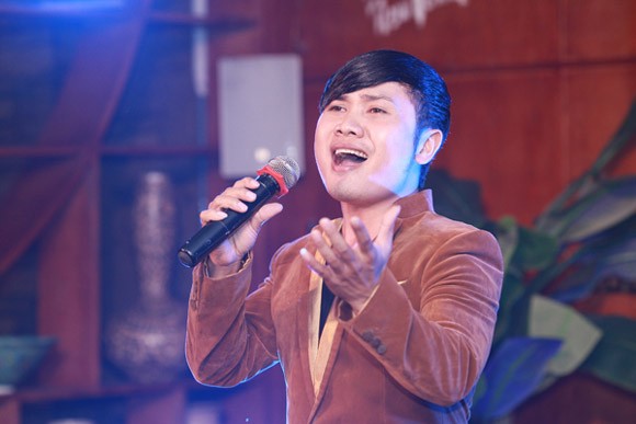 Ngọc Anh diện váy xẻ V táo bạo khoe vòng 1 hững hờ ảnh 6 Ngọc Anh diện váy xẻ V táo bạo khoe vòng 1 hững hờ ảnh 6