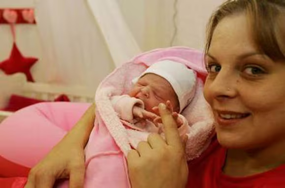 Thí sinh 27 tuổi quyết định sinh con trong ngôi nhà chung ảnh 1