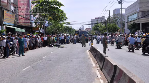 Cô gái trẻ tử nạn thương tâm dưới bánh xe bồn ảnh 1 Cô gái trẻ tử nạn thương tâm dưới bánh xe bồn ảnh 1