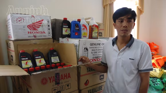 Khởi tố Giám đốc chuyên buôn bán dầu nhớt giả ảnh 1