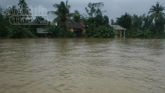 Mưa lũ gây lở núi, 14 ngôi nhà bị lấp ảnh 1 Mưa lũ gây lở núi, 14 ngôi nhà bị lấp ảnh 1