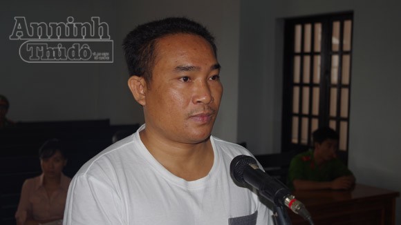 Mang dao đi cướp sòng bạc, lĩnh 5 năm tù giam ảnh 1 Mang dao đi cướp sòng bạc, lĩnh 5 năm tù giam ảnh 1
