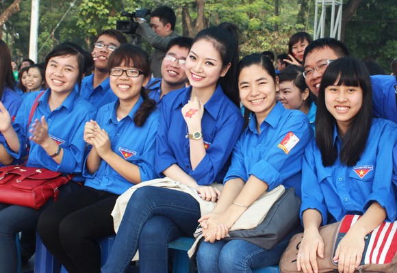 Hoa hậu Ngọc Anh rạng rỡ trong màu áo xanh tình nguyện ảnh 6 Hoa hậu Ngọc Anh rạng rỡ trong màu áo xanh tình nguyện ảnh 6
