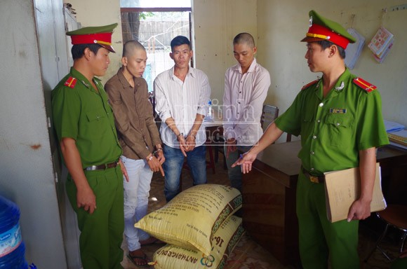 Bắt nhóm đối tượng chuyên trộm cắp cà phê ảnh 1 Bắt nhóm đối tượng chuyên trộm cắp cà phê ảnh 1