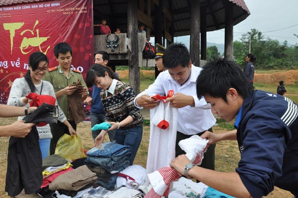 Tết hướng về người dân vùng lũ ảnh 2 Tết hướng về người dân vùng lũ ảnh 2