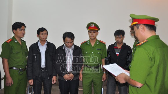 3 cán bộ ngân hàng tham ô hơn 25 tỷ đồng để cá độ bóng đá ảnh 1 3 cán bộ ngân hàng tham ô hơn 25 tỷ đồng để cá độ bóng đá ảnh 1