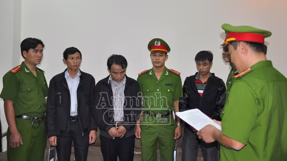 3 cán bộ ngân hàng tham ô hơn 25 tỷ đồng để cá độ bóng đá ảnh 1 3 cán bộ ngân hàng tham ô hơn 25 tỷ đồng để cá độ bóng đá ảnh 1