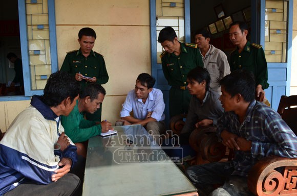 Tàu Quảng Ngãi đưa 4 người nước ngoài bị nạn về tới Cảng Sa Kỳ ảnh 1 Tàu Quảng Ngãi đưa 4 người nước ngoài bị nạn về tới Cảng Sa Kỳ ảnh 1