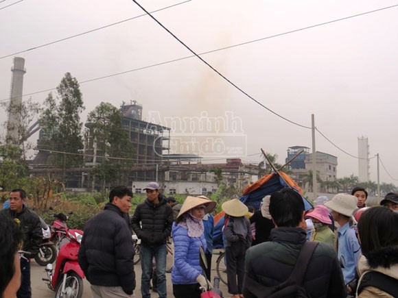 Dân "quây" nhà máy sản xuất gang gây ô nhiễm môi trường ảnh 1 Dân "quây" nhà máy sản xuất gang gây ô nhiễm môi trường ảnh 1