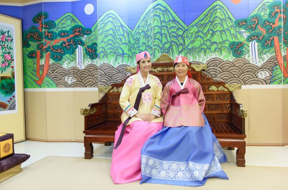 Hoa hậu Ngọc Hân hoá thân thành… công chúa Hàn Quốc ảnh 10 Hoa hậu Ngọc Hân hoá thân thành… công chúa Hàn Quốc ảnh 10