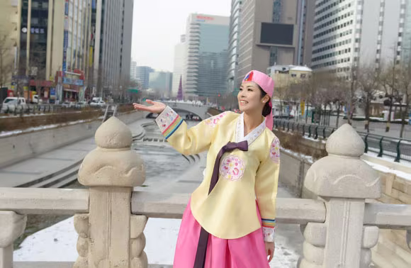Hoa hậu Ngọc Hân hoá thân thành… công chúa Hàn Quốc ảnh 8 Hoa hậu Ngọc Hân hoá thân thành… công chúa Hàn Quốc ảnh 8
