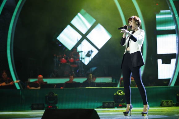 Top 9 bứt phá ngoạn mục trong đêm Gala 1 Vietnam Idol ảnh 3 Top 9 bứt phá ngoạn mục trong đêm Gala 1 Vietnam Idol ảnh 3