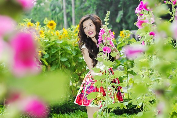 Oanh Yến rực rỡ dưới nắng xuân ảnh 1 Oanh Yến rực rỡ dưới nắng xuân ảnh 1