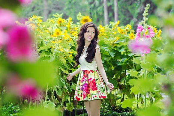Oanh Yến rực rỡ dưới nắng xuân ảnh 2 Oanh Yến rực rỡ dưới nắng xuân ảnh 2