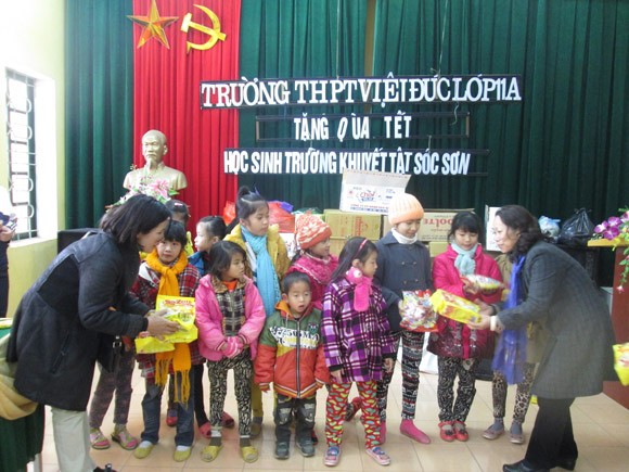 Cô trò trường THPT Việt Đức: Gieo yêu thương những ngày Tết đến ảnh 2 Cô trò trường THPT Việt Đức: Gieo yêu thương những ngày Tết đến ảnh 2