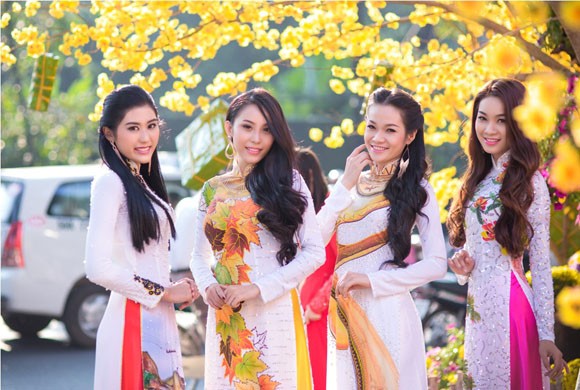 Người đẹp Việt rạng rỡ khoe sắc trong tà áo dài truyền thống ảnh 6 Người đẹp Việt rạng rỡ khoe sắc trong tà áo dài truyền thống ảnh 6