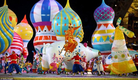 Olympic Sochi 2014 chính thức khai mạc với màn pháo hoa rực rỡ ảnh 11 Olympic Sochi 2014 chính thức khai mạc với màn pháo hoa rực rỡ ảnh 11