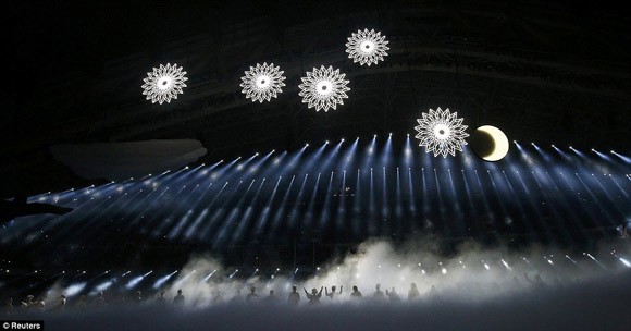 Olympic Sochi 2014 chính thức khai mạc với màn pháo hoa rực rỡ ảnh 1 Olympic Sochi 2014 chính thức khai mạc với màn pháo hoa rực rỡ ảnh 1