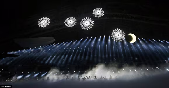 Olympic Sochi 2014 chính thức khai mạc với màn pháo hoa rực rỡ ảnh 1 Olympic Sochi 2014 chính thức khai mạc với màn pháo hoa rực rỡ ảnh 1