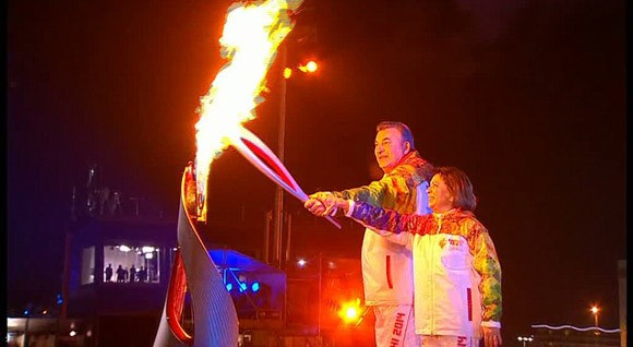 Olympic Sochi 2014 chính thức khai mạc với màn pháo hoa rực rỡ ảnh 5 Olympic Sochi 2014 chính thức khai mạc với màn pháo hoa rực rỡ ảnh 5