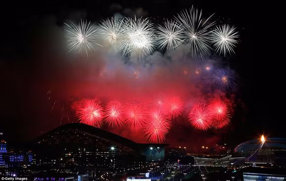 Olympic Sochi 2014 chính thức khai mạc với màn pháo hoa rực rỡ ảnh 7 Olympic Sochi 2014 chính thức khai mạc với màn pháo hoa rực rỡ ảnh 7