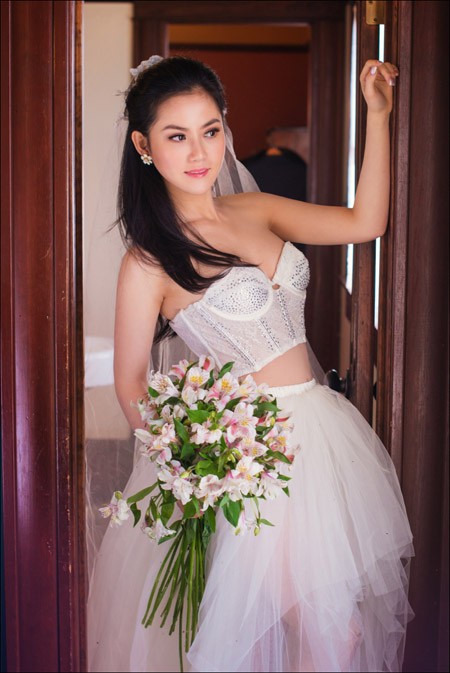 Hoa hậu Tristine Trâm Bùi mặc nội y khoe thân hình nóng bỏng ảnh 7 Hoa hậu Tristine Trâm Bùi mặc nội y khoe thân hình nóng bỏng ảnh 7