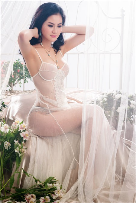 Hoa hậu Tristine Trâm Bùi mặc nội y khoe thân hình nóng bỏng ảnh 2 Hoa hậu Tristine Trâm Bùi mặc nội y khoe thân hình nóng bỏng ảnh 2