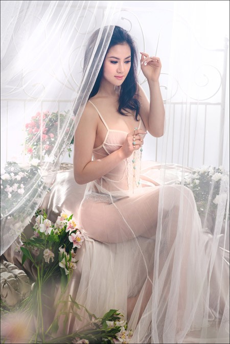 Hoa hậu Tristine Trâm Bùi mặc nội y khoe thân hình nóng bỏng ảnh 1 Hoa hậu Tristine Trâm Bùi mặc nội y khoe thân hình nóng bỏng ảnh 1