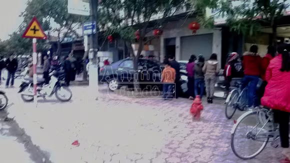 Tránh xe máy, ôtô gây tai nạn liên hoàn ảnh 1 Tránh xe máy, ôtô gây tai nạn liên hoàn ảnh 1