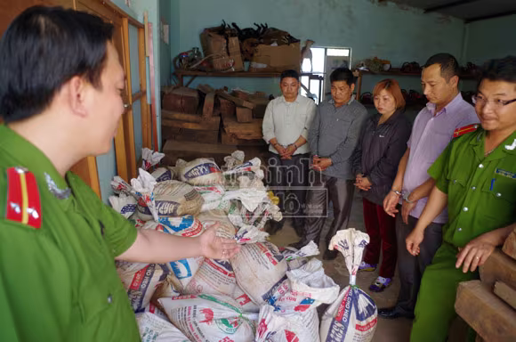 Bắt quả tang vụ lừa bán quặng Vonfram giả ảnh 1 Bắt quả tang vụ lừa bán quặng Vonfram giả ảnh 1