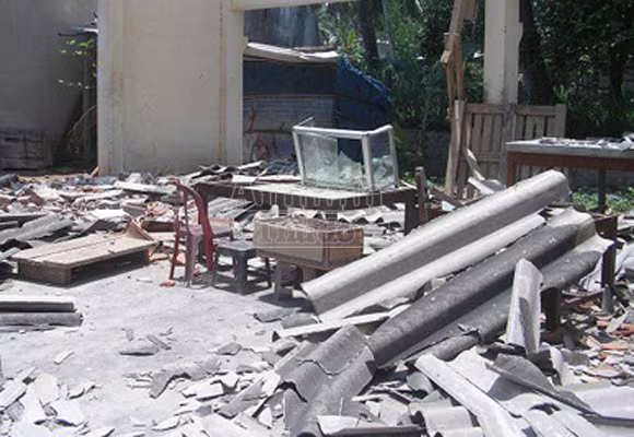 Sập chợ, hàng trăm tiểu thương hò nhau chạy thoát thân ảnh 1 Sập chợ, hàng trăm tiểu thương hò nhau chạy thoát thân ảnh 1