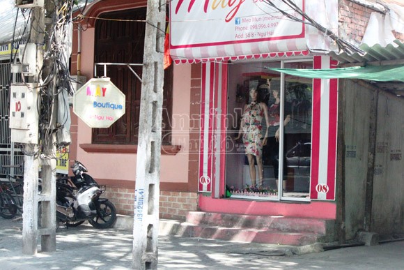 Thiếu nữ dùng băng keo bịt miệng chủ cửa hàng quần áo, cướp đồ ảnh 1 Thiếu nữ dùng băng keo bịt miệng chủ cửa hàng quần áo, cướp đồ ảnh 1