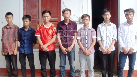 Bị lập biên bản, 7 đối tượng cầm gậy tấn công CSGT ảnh 1 Bị lập biên bản, 7 đối tượng cầm gậy tấn công CSGT ảnh 1