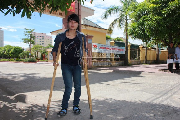 Thí sinh bị liệt do chất độc da cam và ước mơ thành Dược sĩ ảnh 1 Thí sinh bị liệt do chất độc da cam và ước mơ thành Dược sĩ ảnh 1