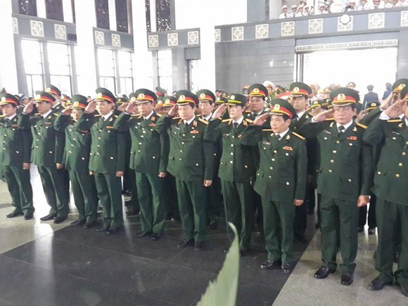 Mưa hoà nước mắt tiễn đưa 18 cán bộ, chiến sĩ hy sinh vụ trực thăng Mi-171 gặp nạn ảnh 12 Mưa hoà nước mắt tiễn đưa 18 cán bộ, chiến sĩ hy sinh vụ trực thăng Mi-171 gặp nạn ảnh 12