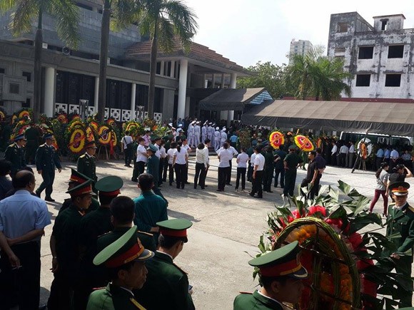 Mưa hoà nước mắt tiễn đưa 18 cán bộ, chiến sĩ hy sinh vụ trực thăng Mi-171 gặp nạn ảnh 22 Mưa hoà nước mắt tiễn đưa 18 cán bộ, chiến sĩ hy sinh vụ trực thăng Mi-171 gặp nạn ảnh 22