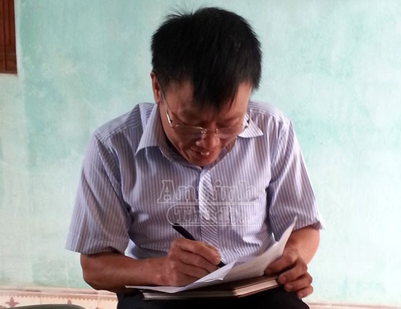 Bị tố cáo, "quan xã" cuống cuồng mang tiền trả người dân (2) ảnh 3 Bị tố cáo, "quan xã" cuống cuồng mang tiền trả người dân (2) ảnh 3