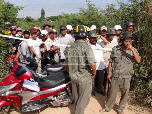 Phát hiện một thanh niên bị giết hại ven đê ảnh 3 Phát hiện một thanh niên bị giết hại ven đê ảnh 3