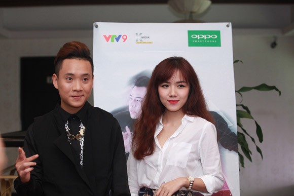Em gái Phương Linh "dính như sam" với Justatee ảnh 1 Em gái Phương Linh "dính như sam" với Justatee ảnh 1