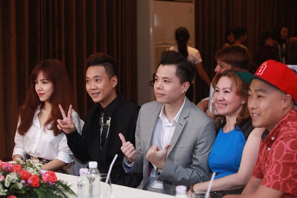 Em gái Phương Linh "dính như sam" với Justatee ảnh 8 Em gái Phương Linh "dính như sam" với Justatee ảnh 8