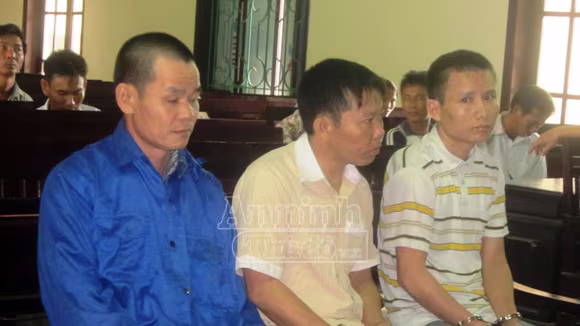 Thêm 3 đối tượng lợi dụng hỗn loạn hôi của ở Vũng Áng lãnh án ảnh 1 Thêm 3 đối tượng lợi dụng hỗn loạn hôi của ở Vũng Áng lãnh án ảnh 1
