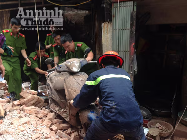 Vụ sập nhà Pháp cổ tại Hà Nội: 2 người tử vong, 6 người bị thương ảnh 13 Vụ sập nhà Pháp cổ tại Hà Nội: 2 người tử vong, 6 người bị thương ảnh 13
