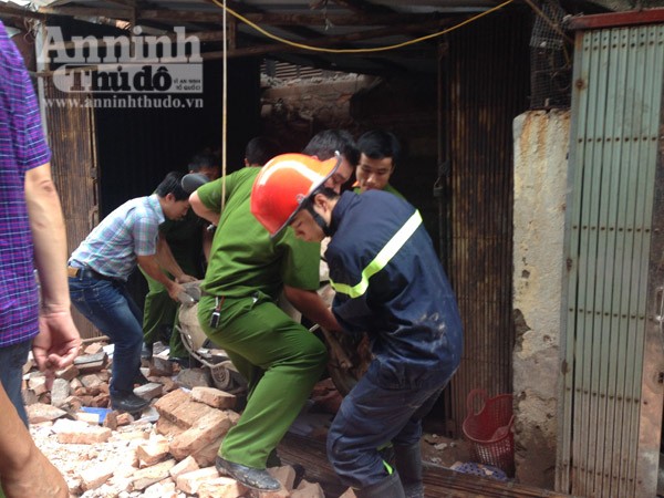 Vụ sập nhà Pháp cổ tại Hà Nội: 2 người tử vong, 6 người bị thương ảnh 12 Vụ sập nhà Pháp cổ tại Hà Nội: 2 người tử vong, 6 người bị thương ảnh 12