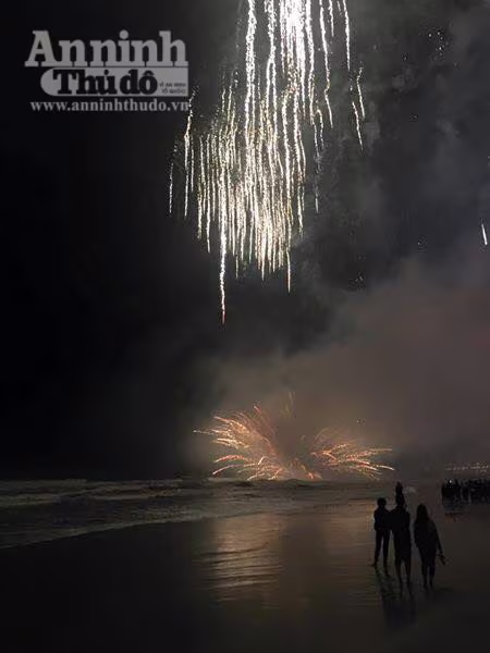 Không khí hân hoan chào đón năm mới 2016 trên khắp mọi miền Tổ quốc ảnh 43