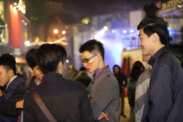 Không khí hân hoan chào đón năm mới 2016 trên khắp mọi miền Tổ quốc ảnh 36 Không khí hân hoan chào đón năm mới 2016 trên khắp mọi miền Tổ quốc ảnh 36