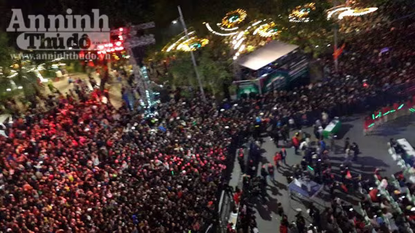 Không khí hân hoan chào đón năm mới 2016 trên khắp mọi miền Tổ quốc ảnh 51